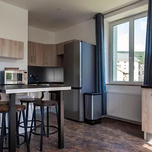 https://la-batisse-larbre-beige.hotels-rhonealpes.com